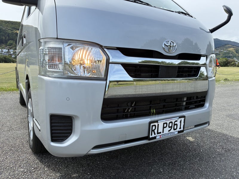 2022 Toyota Hiace 2.0P DX Long Van 6A 2WD image 3