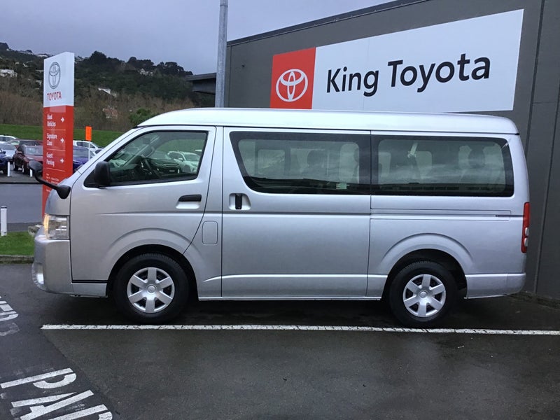 2022 Toyota Hiace 2.7L DX 10 Seater image 2
