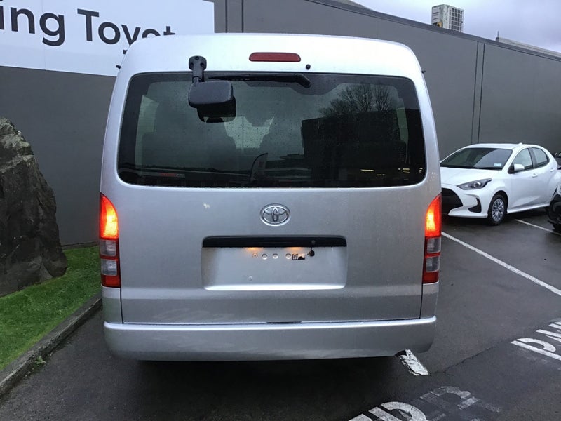 2022 Toyota Hiace 2.7L DX 10 Seater image 3