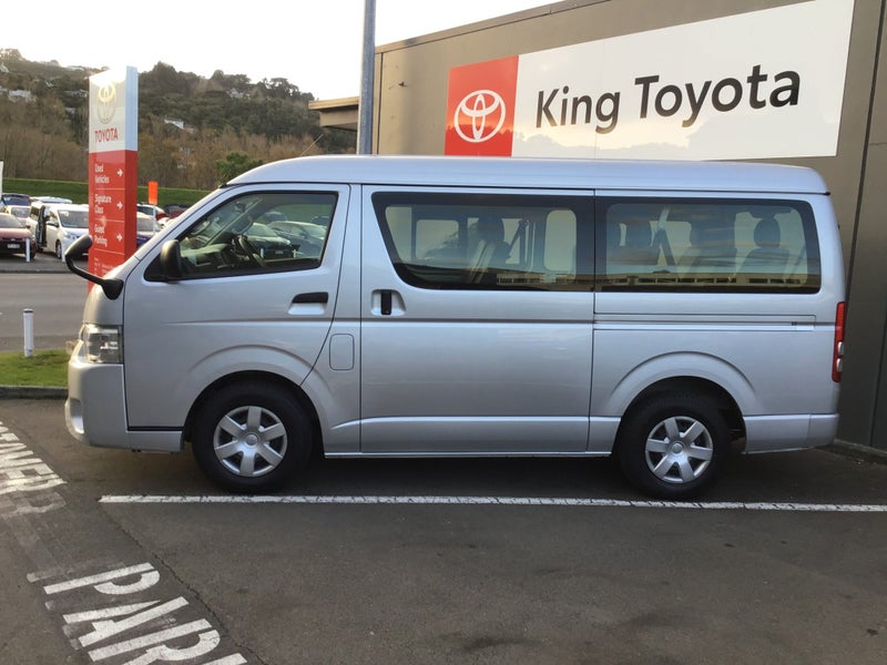 2022 Toyota Hiace 2.7L DX 10 SEATER image 2