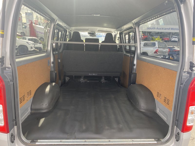 2022 Toyota Hiace 2.8D DX Long GL Package image 4