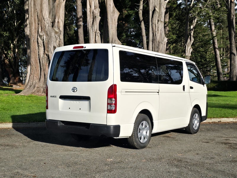 2022 Toyota Hiace DX image 3