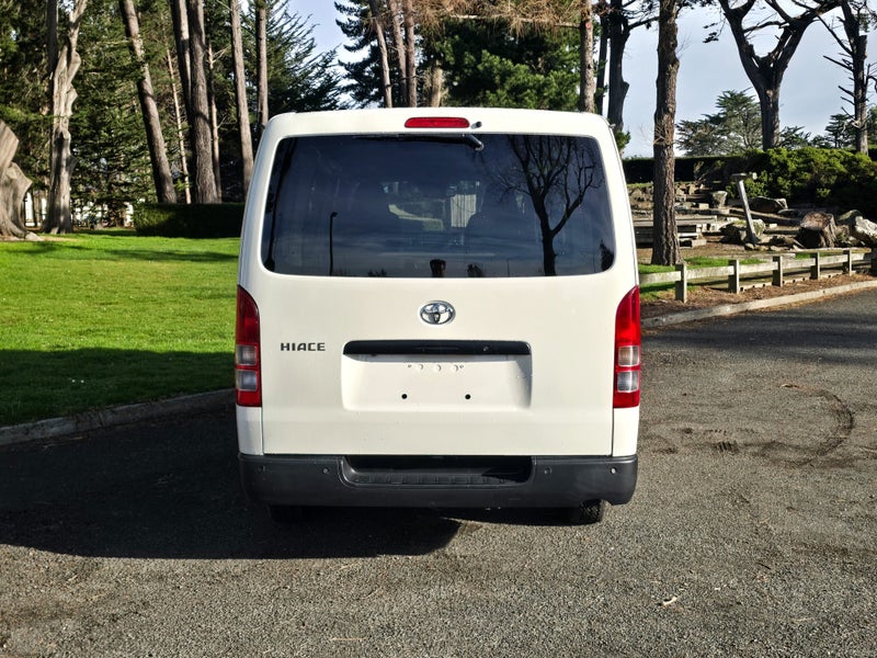 2022 Toyota Hiace DX image 4
