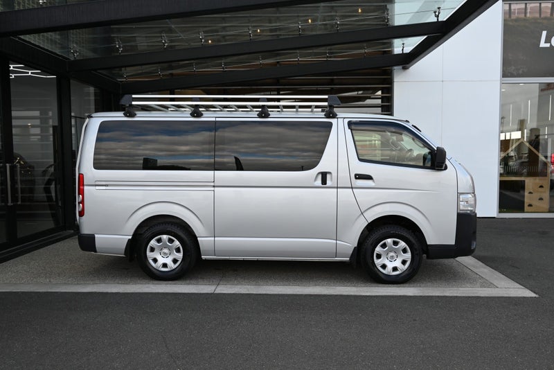 2022 Toyota Hiace DX Long 2.8 Turbo Diesel RWD Van image 5