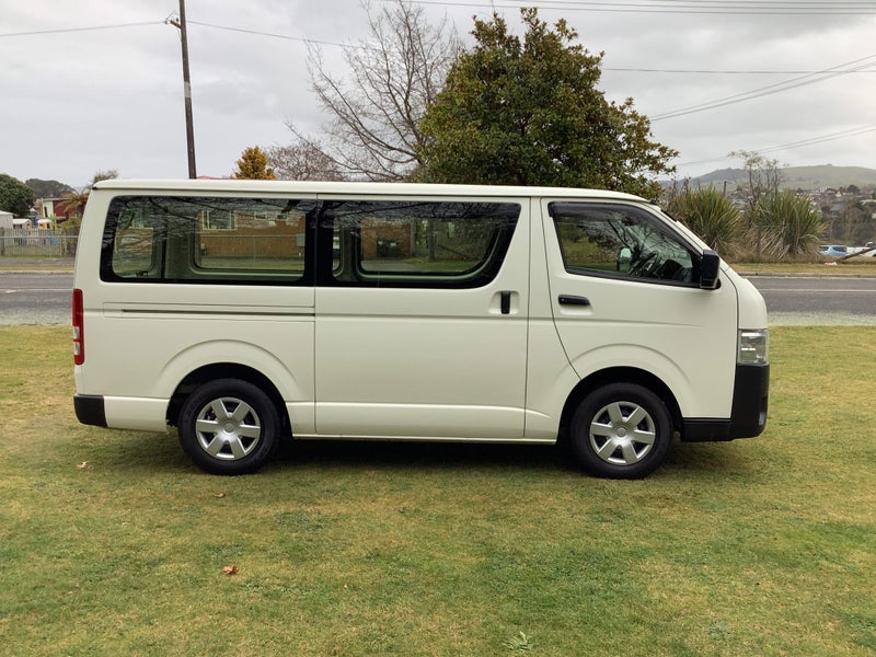 2022 Toyota Hiace DX Long 2.8D 5Dr Van 6A 2WD image 4