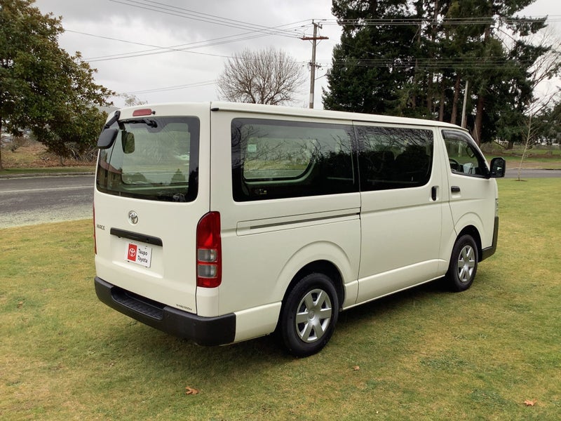 2022 Toyota Hiace DX Long 2.8D 5Dr Van 6A 2WD image 5
