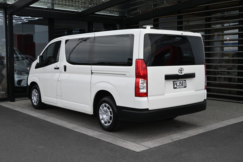 2022 Toyota Hiace ZR 2.8 Turbo Diesel 6AT RWD 5... image 2
