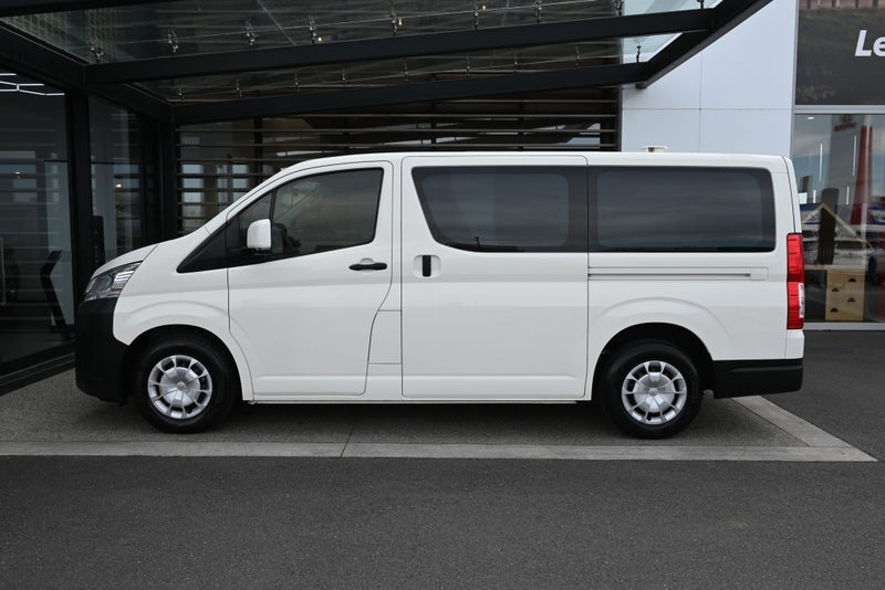 2022 Toyota Hiace ZR 2.8 Turbo Diesel 6AT RWD 5... image 3