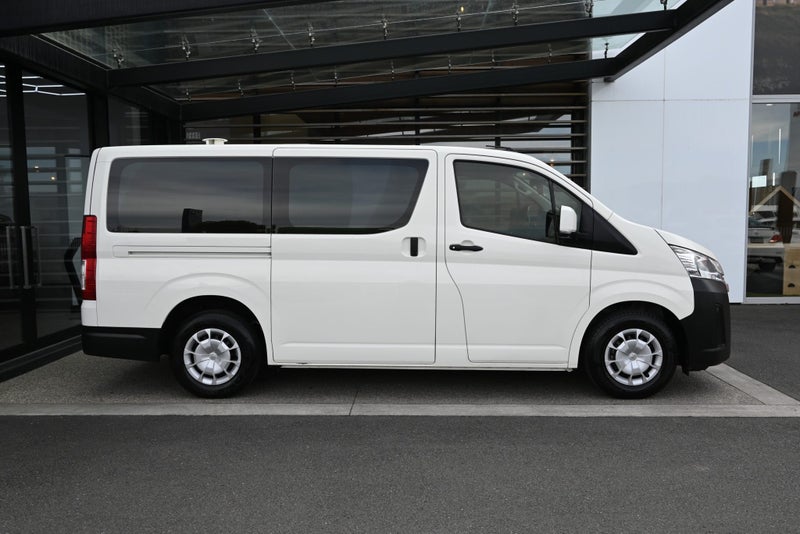 2022 Toyota Hiace ZR 2.8 Turbo Diesel 6AT RWD 5... image 5