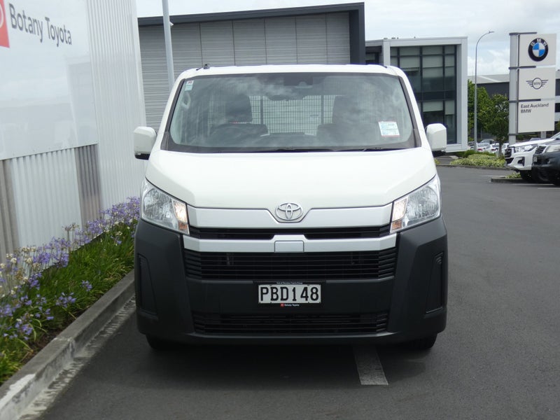 2022 Toyota Hiace ZR 2.8DT image 4