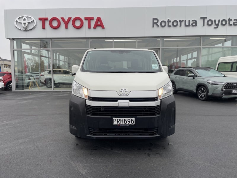 2022 Toyota Hiace ZR 2.8DT 6AT 2 Seater image 3