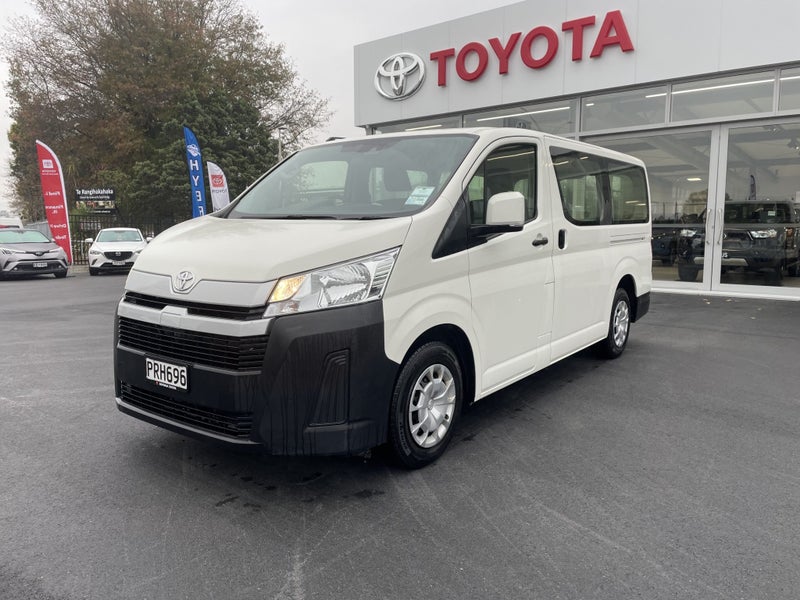 2022 Toyota Hiace ZR 2.8DT 6AT 2 Seater image 4