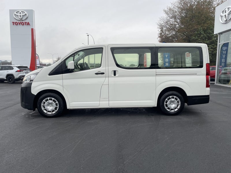 2022 Toyota Hiace ZR 2.8DT 6AT 2 Seater image 5