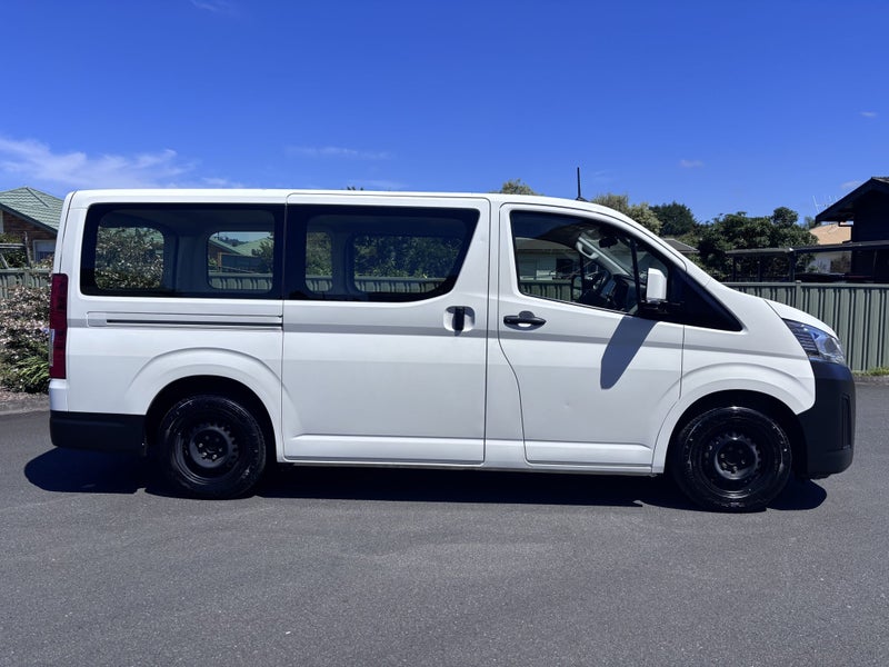 2022 Toyota Hiace ZR 2.8DT 6AT RWD GVN/5D/2S (H... image 2