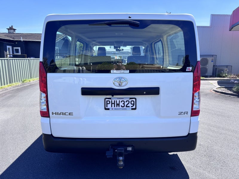 2022 Toyota Hiace ZR 2.8DT 6AT RWD GVN/5D/2S (H... image 4