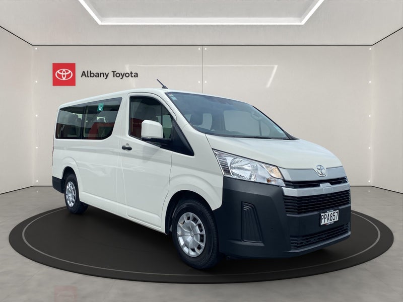 2022 Toyota Hiace ZR 2.8DT 6AT RWD MB/4D/10S (H... image 1