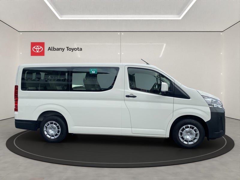 2022 Toyota Hiace ZR 2.8DT 6AT RWD MB/4D/10S (H... image 2
