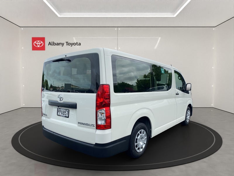 2022 Toyota Hiace ZR 2.8DT 6AT RWD MB/4D/10S (H... image 3