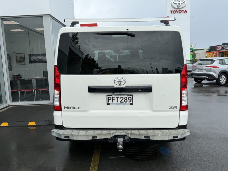 2022 Toyota Hiace ZR 2.8DT 6Manual image 5