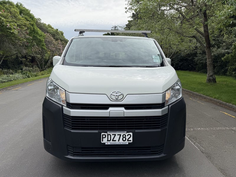 2022 Toyota Hiace ZR 2.8DT Automatic RWD Minibu... image 2