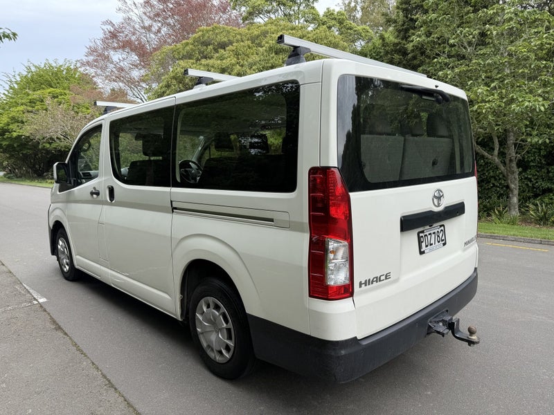 2022 Toyota Hiace ZR 2.8DT Automatic RWD Minibu... image 5