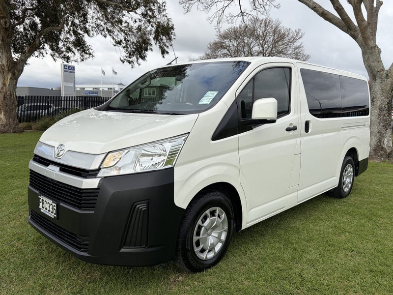 2022 Toyota Hiace ZR 2.8DT Automatic RWD Van -... image 3