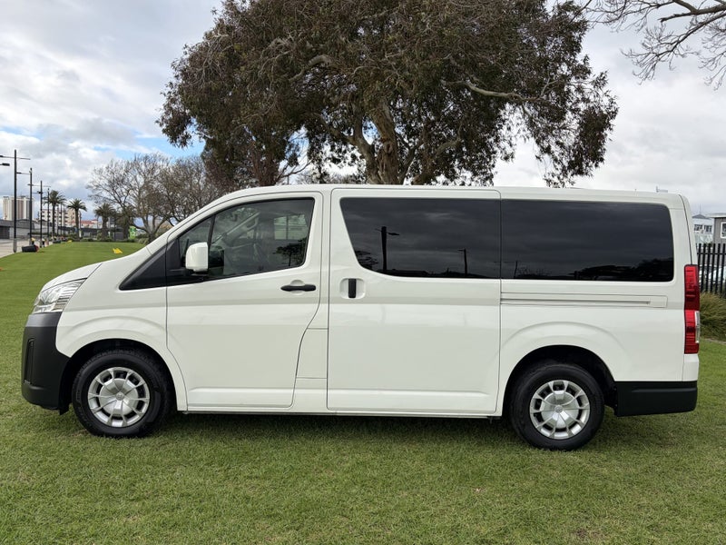 2022 Toyota Hiace ZR 2.8DT Automatic RWD Van -... image 4