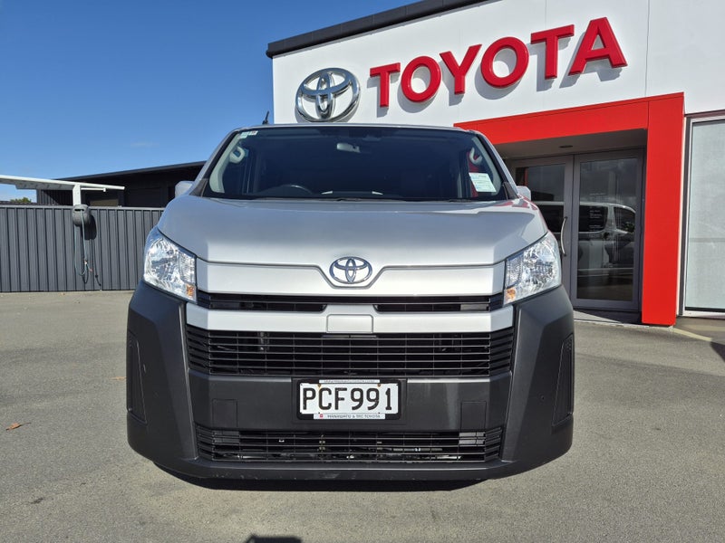 2022 Toyota Hiace ZR 2.8DT Manual RWD Van image 2