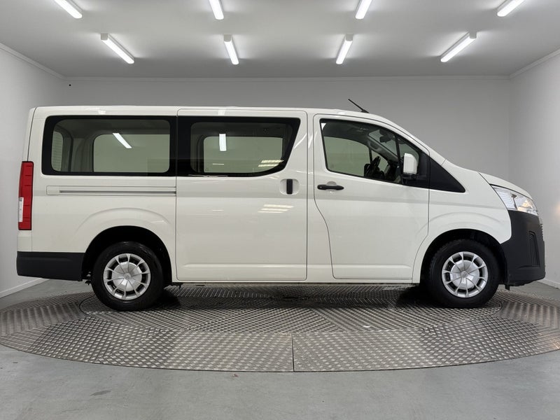 2022 Toyota Hiace ZR 2.8DT RWD image 2