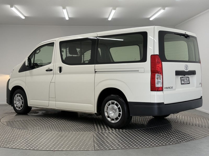 2022 Toyota Hiace ZR 2.8DT RWD image 5
