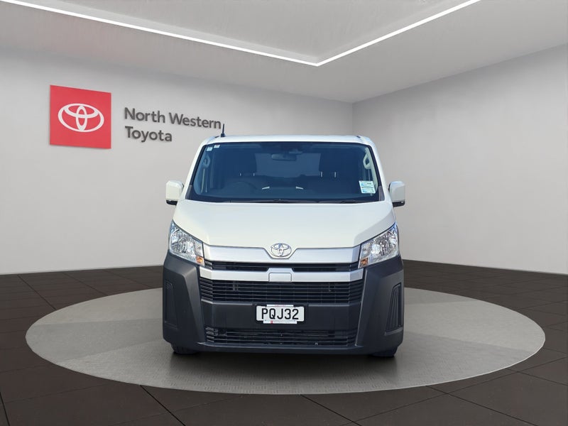 2022 Toyota Hiace ZR 2.8L Diesel Turbo Van image 2