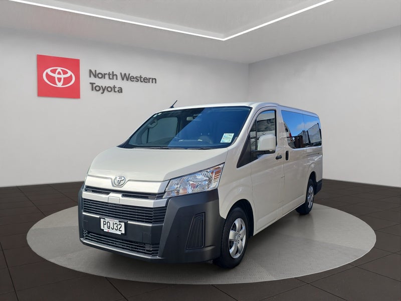 2022 Toyota Hiace ZR 2.8L Diesel Turbo Van image 3