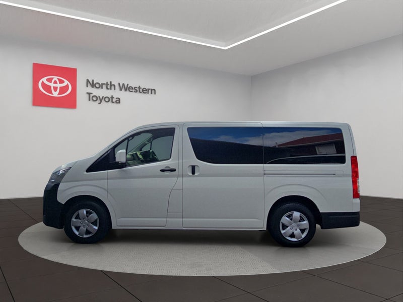 2022 Toyota Hiace ZR 2.8L Diesel Turbo Van image 4
