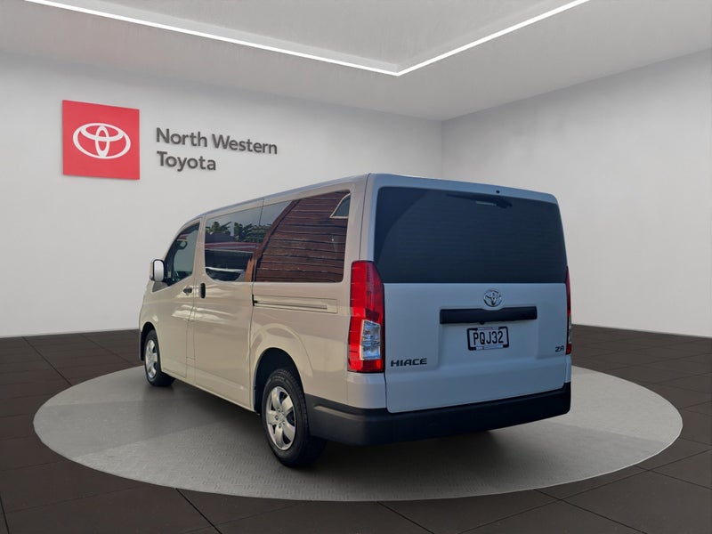 2022 Toyota Hiace ZR 2.8L Diesel Turbo Van image 5