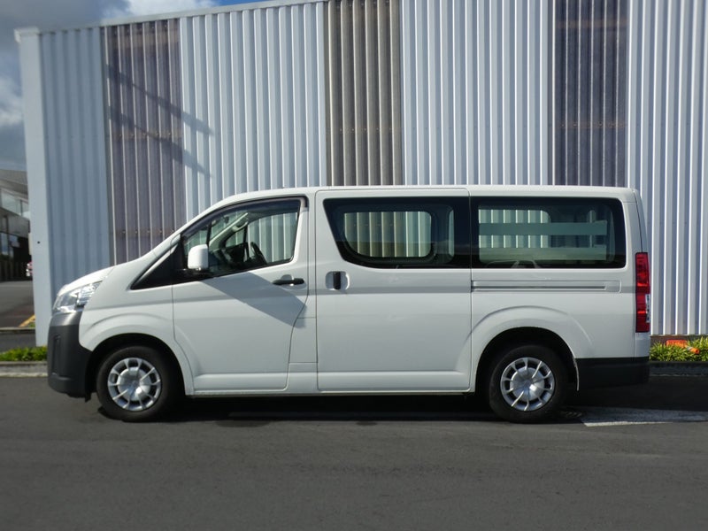 2022 Toyota Hiace ZR image 2