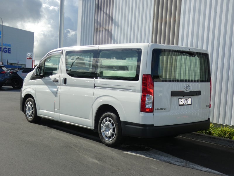 2022 Toyota Hiace ZR image 3