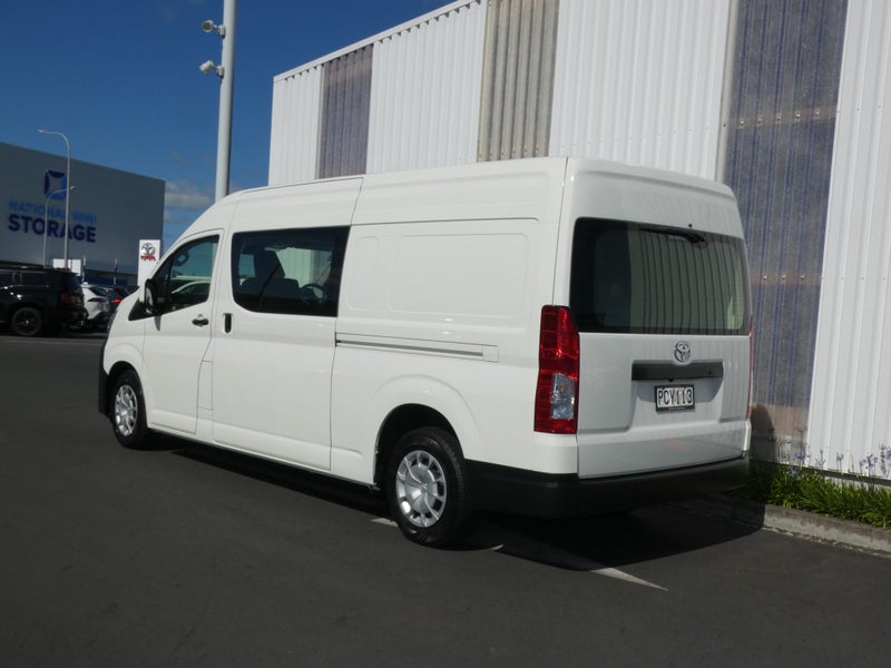 2022 Toyota Hiace ZX image 3