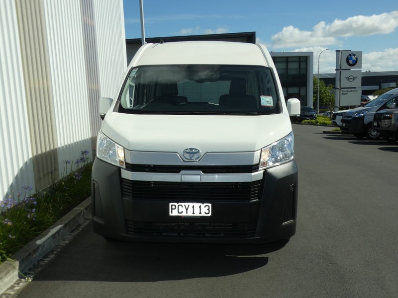 2022 Toyota Hiace ZX image 5