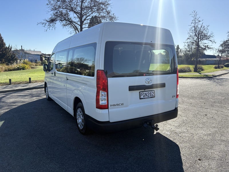 2022 Toyota Hiace ZX 2.8DT 6AT RWD GVN/4D/2S image 2