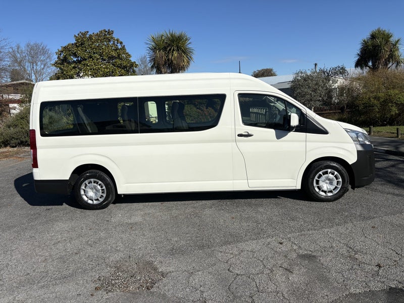 2022 Toyota Hiace ZX 2.8DT 6AT RWD GVN/4D/2S image 3
