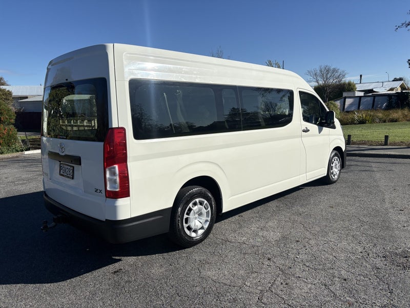 2022 Toyota Hiace ZX 2.8DT 6AT RWD GVN/4D/2S image 5