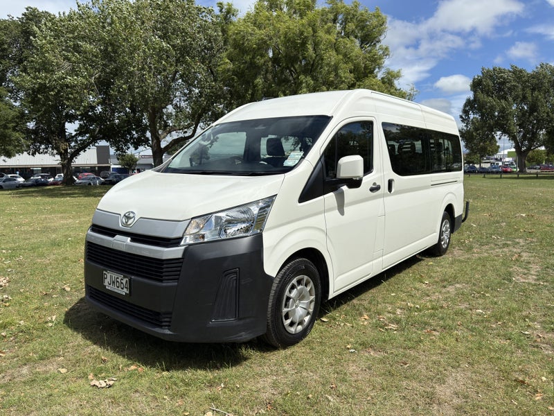 2022 Toyota Hiace ZX 2.8DT Automatic 12 Seat Mi... image 3