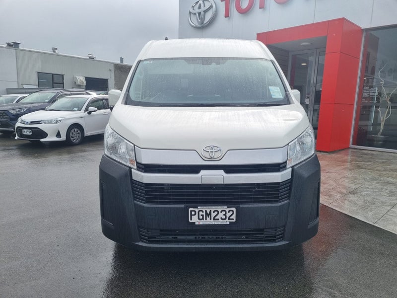 2022 Toyota Hiace ZX 2.8DT Automatic Minibus Va... image 2