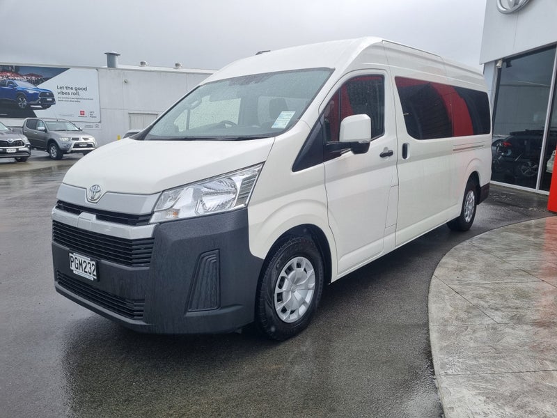 2022 Toyota Hiace ZX 2.8DT Automatic Minibus Va... image 4