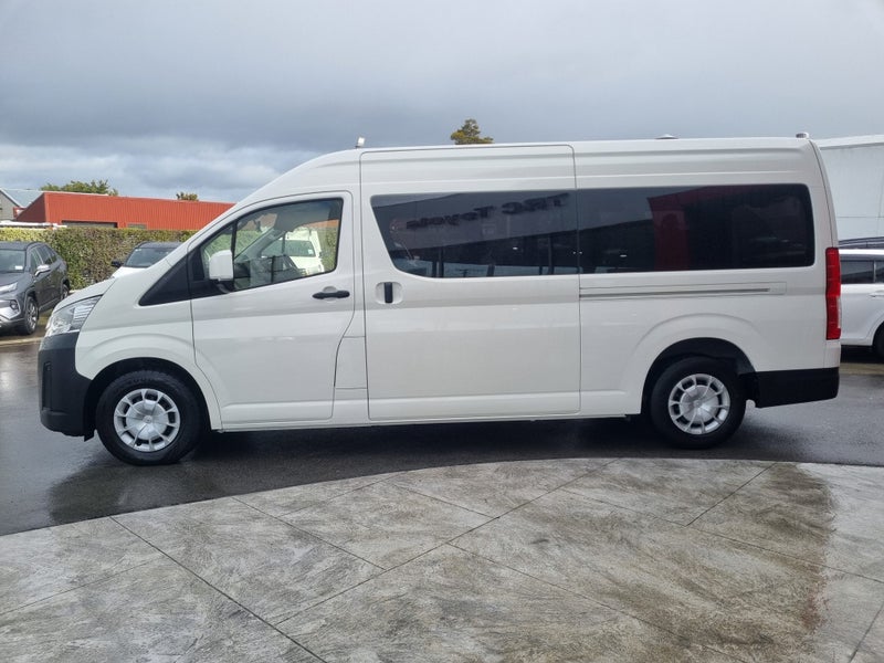 2022 Toyota Hiace ZX 2.8DT Automatic Minibus Va... image 5