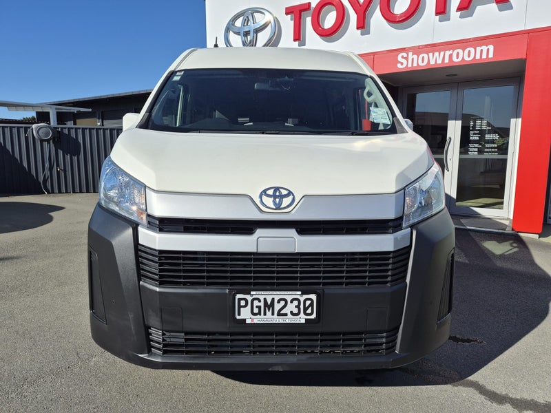 2022 Toyota Hiace ZX 2.8DT Automatic RWD Minibu... image 2