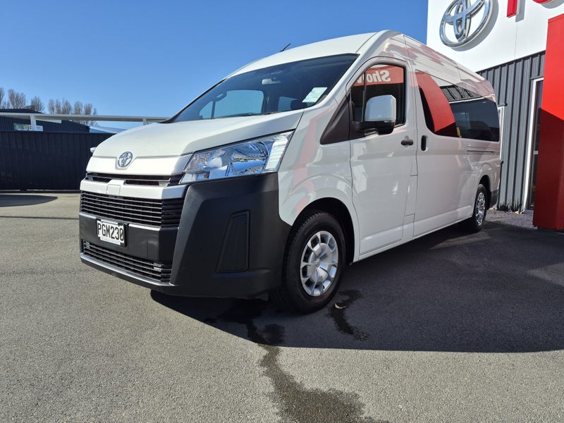 2022 Toyota Hiace ZX 2.8DT Automatic RWD Minibu... image 4