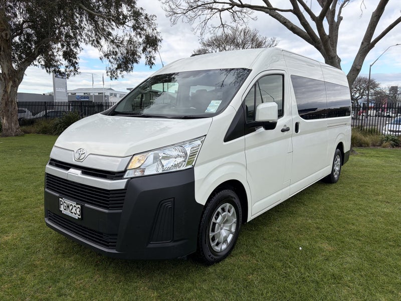 2022 Toyota Hiace ZX 2.8DT Automatic RWD Minibu... image 3