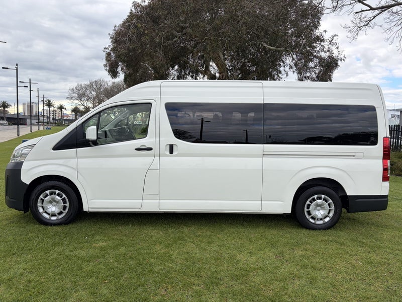 2022 Toyota Hiace ZX 2.8DT Automatic RWD Minibu... image 5