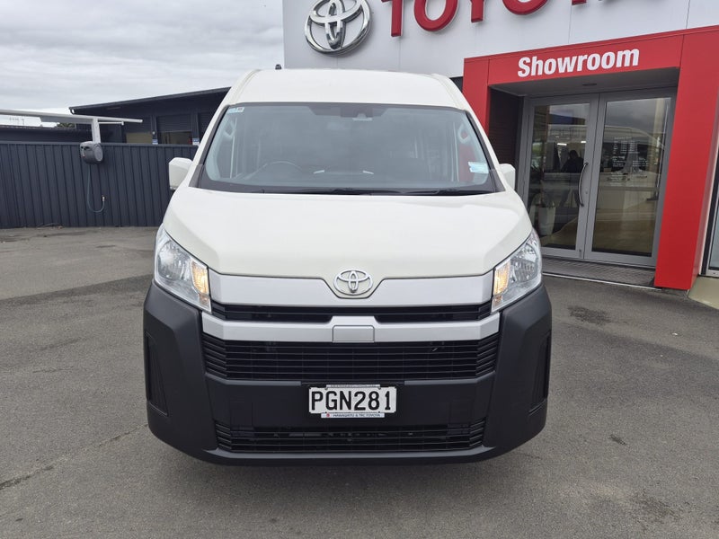 2022 Toyota Hiace ZX 2.8DT Automatic RWD Minibu... image 2
